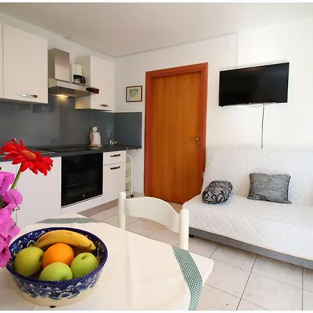 Elvis Apartment