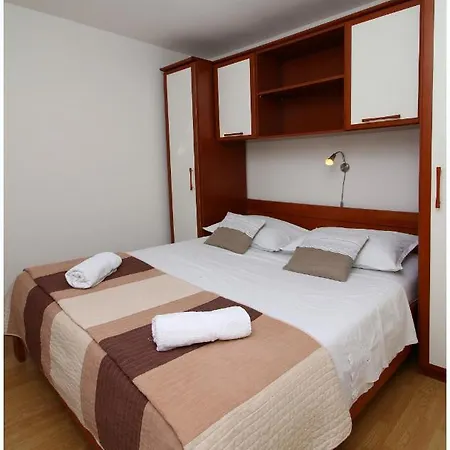 Apartment Elvis Primošten